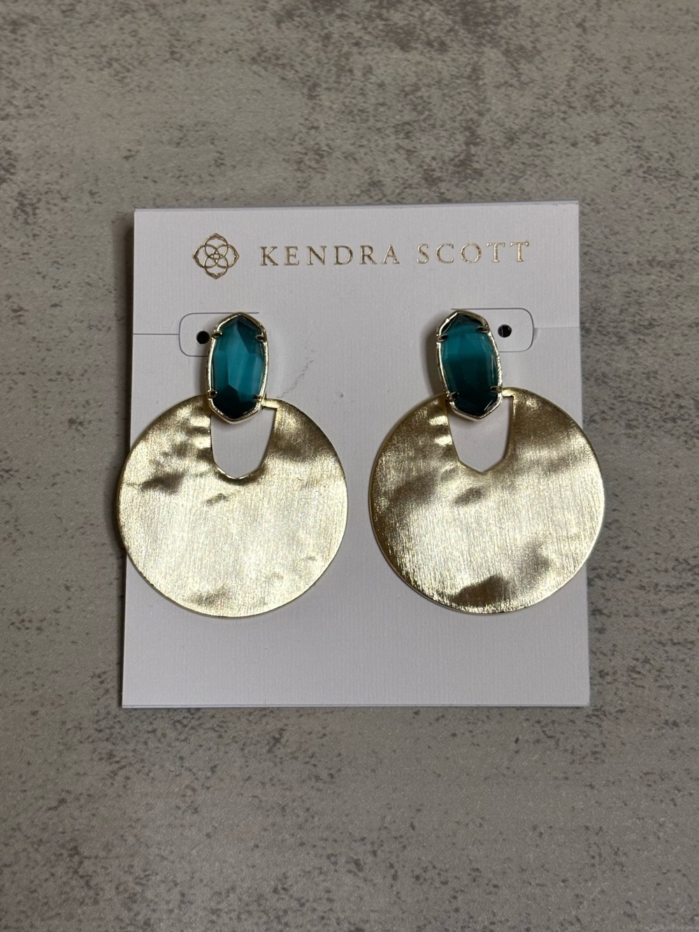 Kendra Scott Deena Gold Hoop Earrings in Emerald Cat’s Eye - Picture 3 of 8